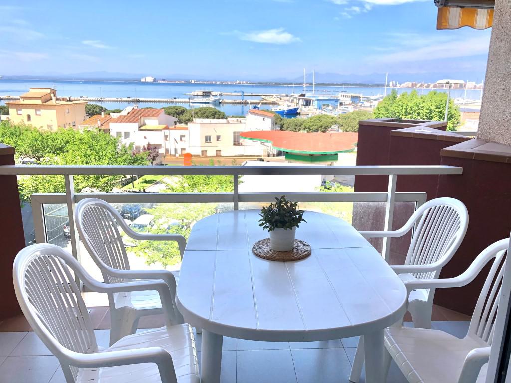 Apartment -
                        Roses -
                        2 bedrooms -
                        6 persons